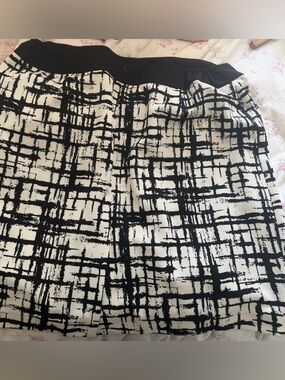 Jones Studio Black and White Abstract Grid Skirt